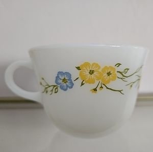Milk Glass Pyrex cups from the 1980s Flirtation Pattern, 4 cups